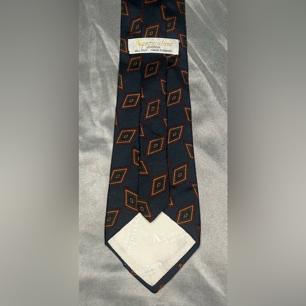 Men’s Aquascutum Vintage Vtg 90s Blue Red Geometric Silk Designer Necktie Tie - Picture 3 of 3